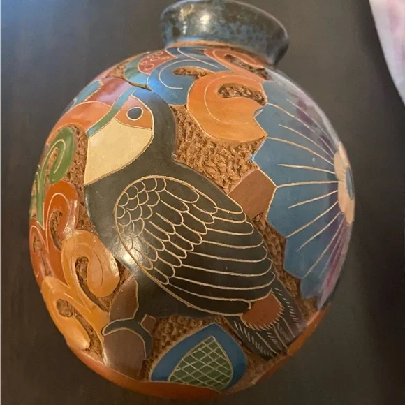 Roger Calero Pottery from Nicaragua. - Picture 2 of 5